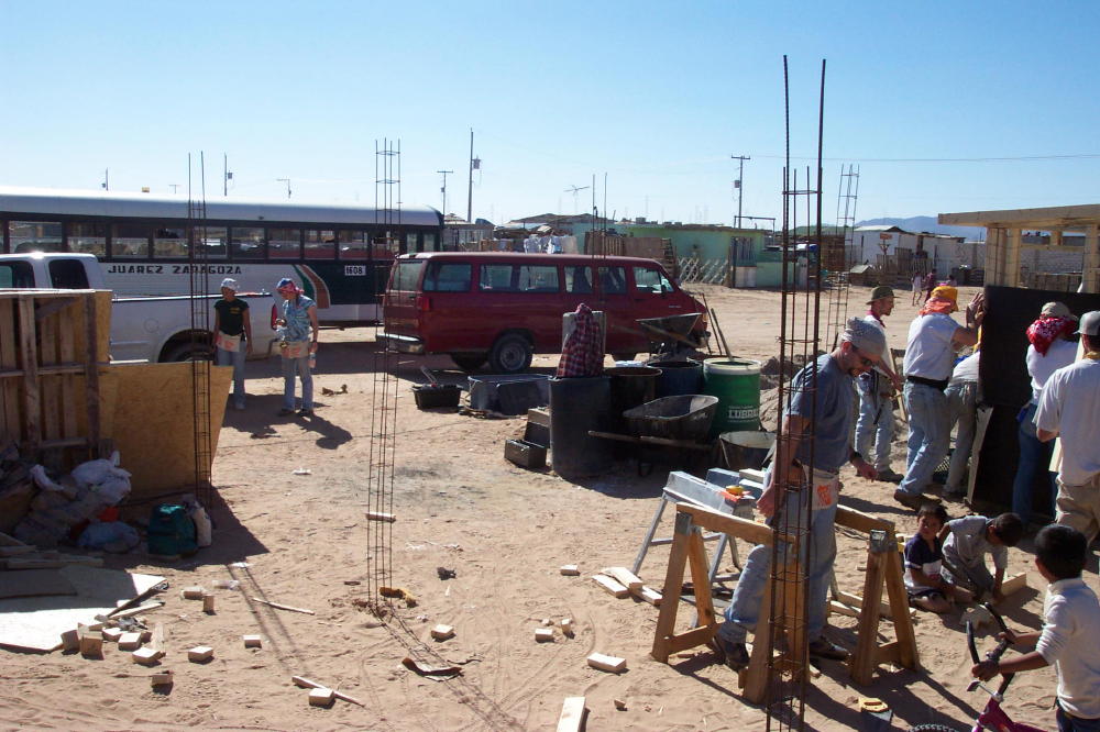Image 29 of 165
bus passing