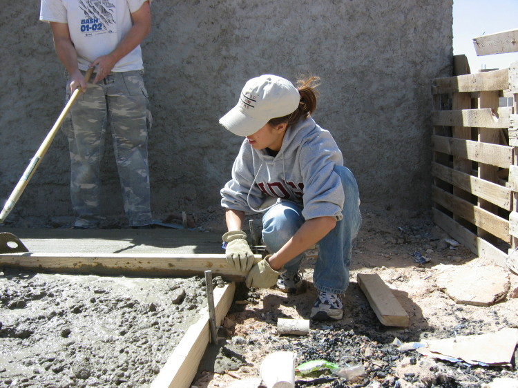 Image 33 of 168
jen flexes for the camera